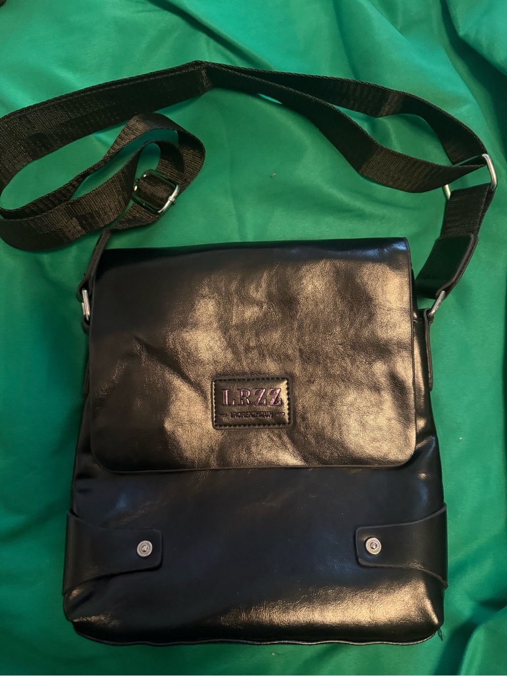 Black Leather Men's Messenger Bag with Adjustable Strap